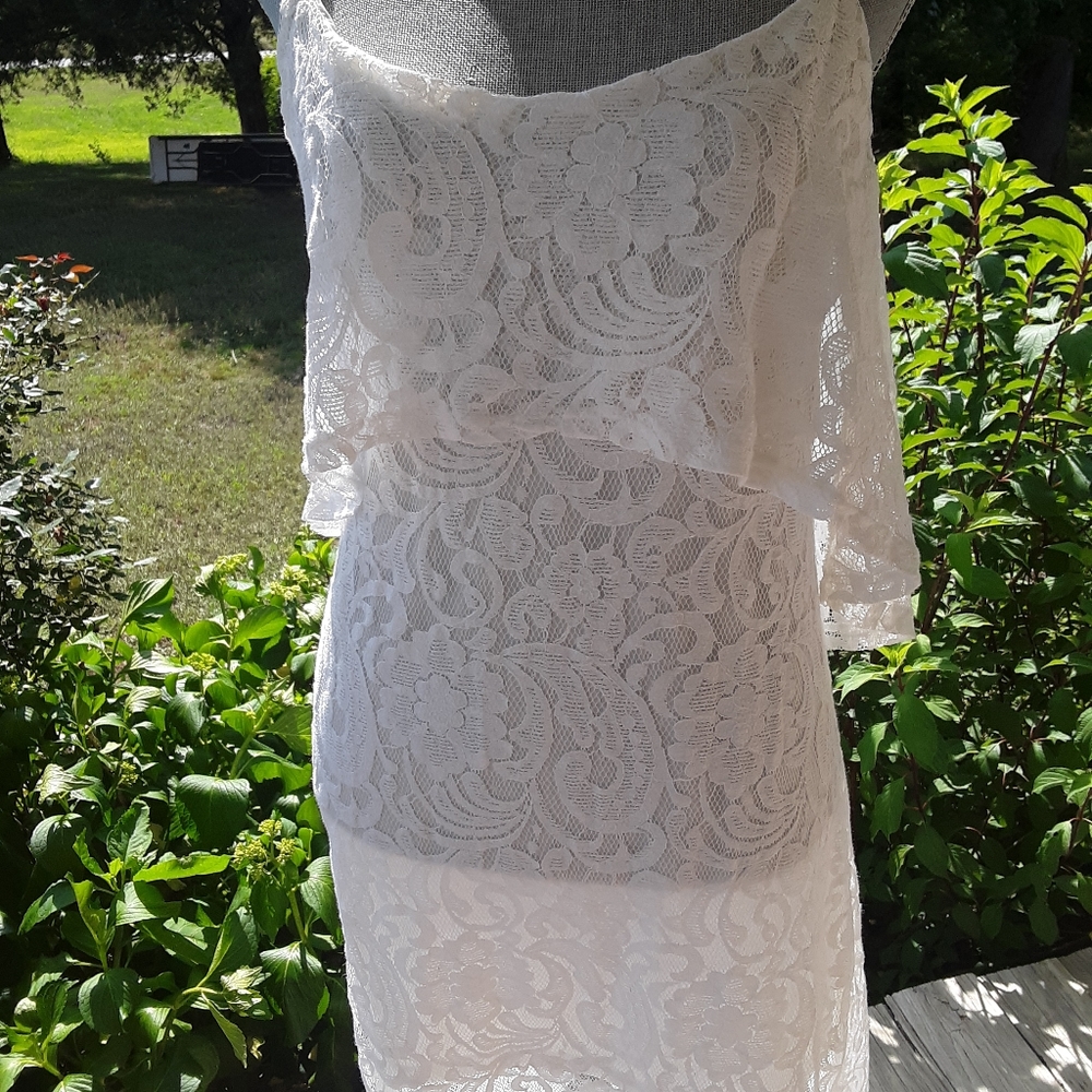 Lace Low Back Maxi Dress - Picture 4 of 11